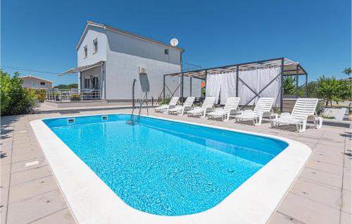 Beautiful Home In Kaocine With Kitchen