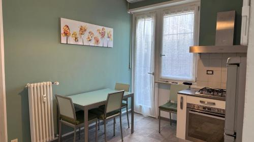 a small kitchen with a table and chairs in a room at Greenhouse in Rivoli