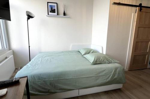 Postel nebo postele na pokoji v ubytování Studio Cosy Rue Des Vieillards