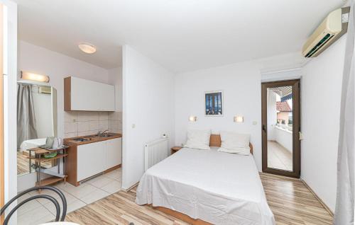 Awesome Apartment In Kastel Stafilic With Wifi