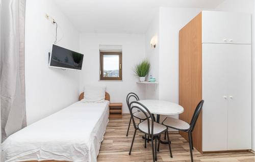 Awesome Apartment In Kastel Stafilic With Wifi