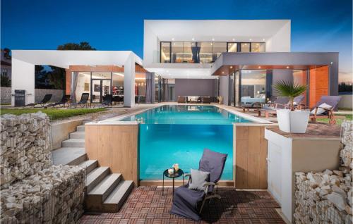 Amazing Home In Liznjan With Sauna