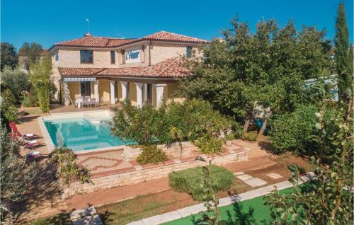 Four-Bedroom Holiday Home In Vodnjan