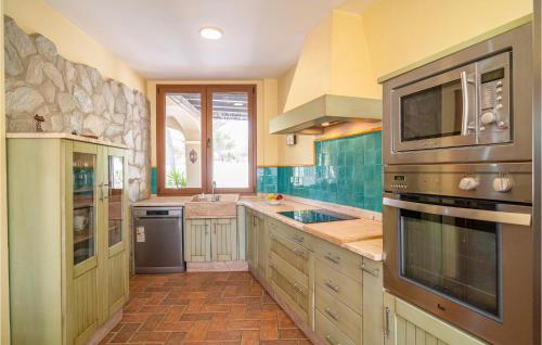 Stunning Home In Conil De La Frontera