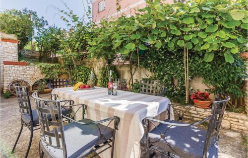 Stunning Apartment In Pula With Wifi