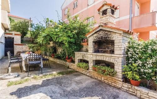 Cozy Apartment In Pula With Wifi