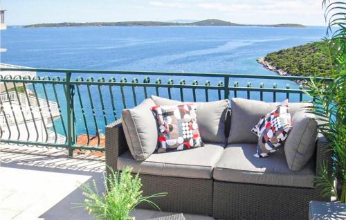 Cozy Apartment In Vinisce With Wifi