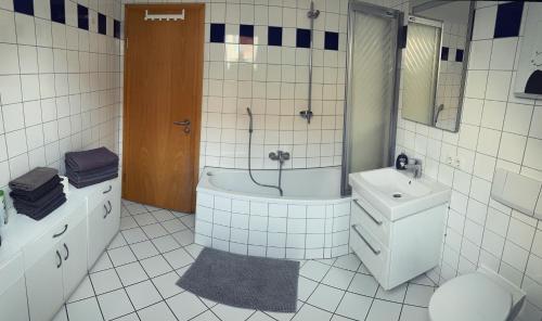 Ein Badezimmer in der Unterkunft Rathaus Suite