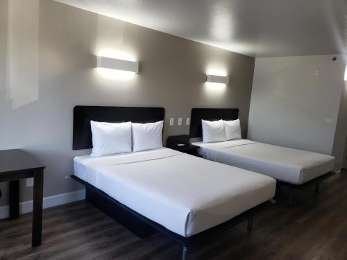 Postel nebo postele na pokoji v ubytování Motel 6-Hesperia, CA - West Main Street I-15