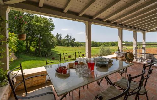 Μπαλκόνι ή βεράντα στο Nice Home In Vizinada With Kitchen