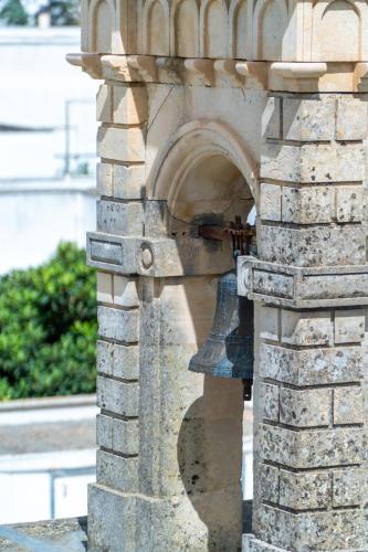 a bell on the side of a building at Percebes Exclusive B&B in Cutrofiano