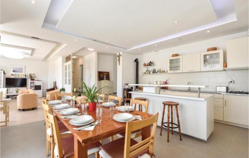 a dining room and kitchen with a table and chairs at Nice Home In Zrnovnica-Split With Sauna in Cista Provo