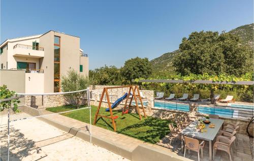 Bazén v ubytovaní Six-Bedroom Holiday Home In Zagvozd alebo v jeho blízkosti