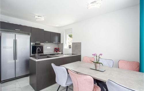 Lovely Apartment In Podstrana With Wifi