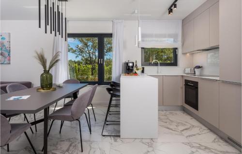 Stunning Apartment In Malinska