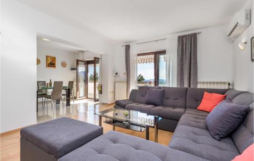 Posedenie v ubytovaní Stunning Apartment In Rijeka