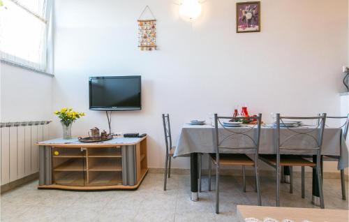 Lovely Apartment In Pula With Wifi