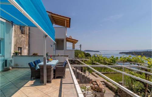 Cozy Home In Palit With Kitchen