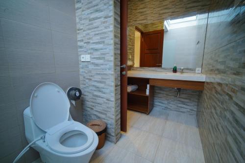 Bilik mandi di Canggu Bagus Guest House