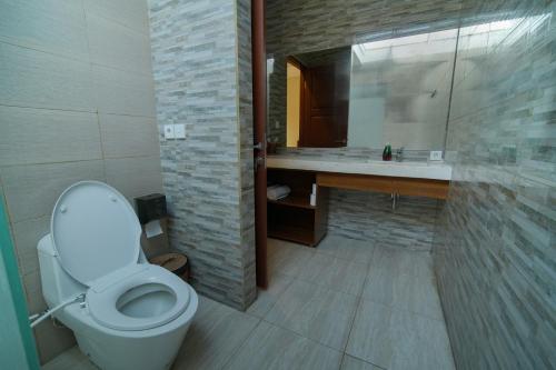 Bilik mandi di Canggu Bagus Guest House
