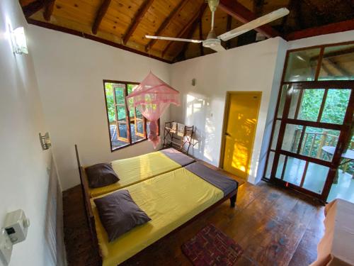 Postel nebo postele na pokoji v ubytování Seasons Four Mini Jungle Cabana