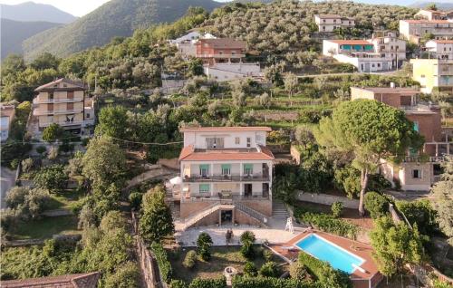 an aerial view of a house in a village at Cozy Home In Vallerotonda With Wi-Fi in Vallerotonda