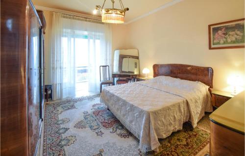 a bedroom with a bed and a mirror at Cozy Home In Vallerotonda With Wi-Fi in Vallerotonda
