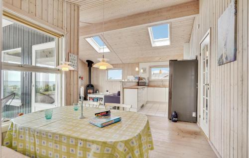 Χώρος καθιστικού στο 4 Bedroom Cozy Home In Assens