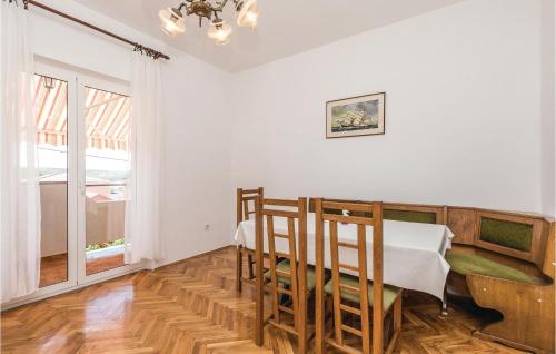 a white room with a table and chairs in it at Pet Friendly Apartment In Dinjiska in Dinjiška