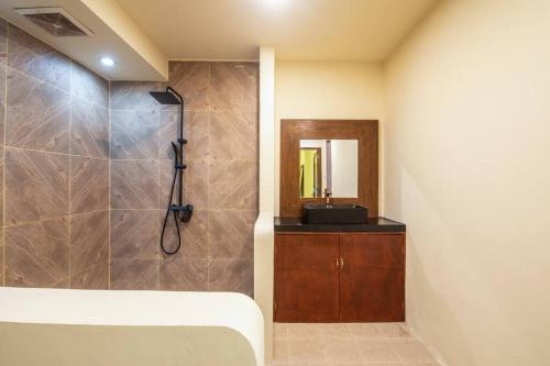 Phòng tắm tại Villa 5A Canggu Brawa