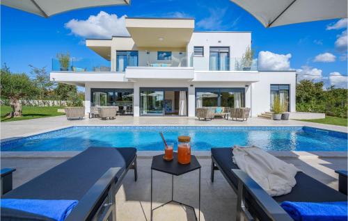 Nice Home In Jehnici With Wifi