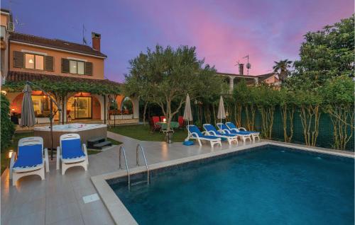 Gorgeous Home In Umag With Jacuzzi