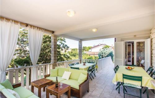 Awesome Home In Malinska With Wifi