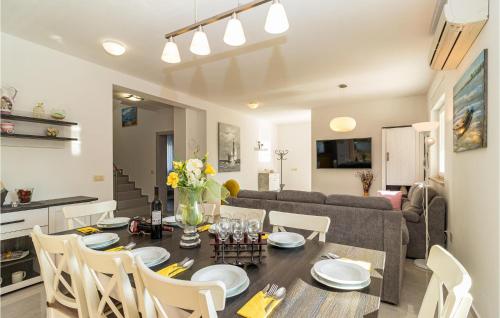 Amazing Home In Pula With Wifi