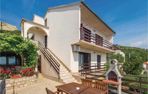 3 Bedroom Awesome Apartment In Senj