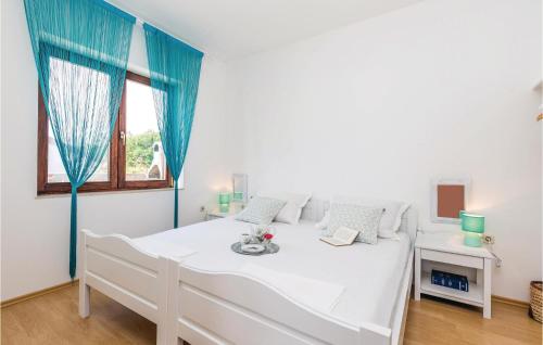 3 Bedroom Awesome Apartment In Senj