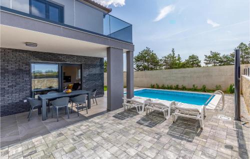 Gorgeous Home In Pula