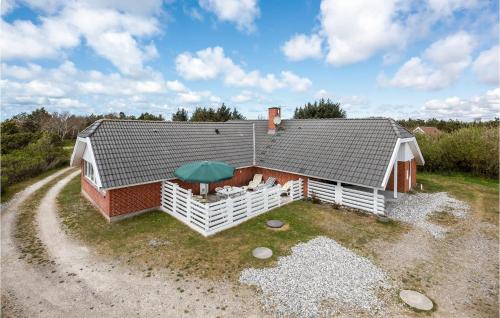 an aerial view of a house with an umbrella at Pet Friendly Home In Ringkøbing in Ringkøbing
