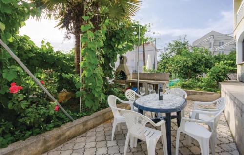 Nice Apartment In Okrug Gornji With Wifi