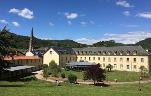 Cozy Apartment In Saint-Affrique