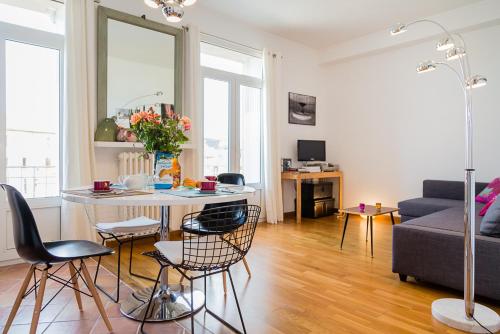 Posezení v ubytování Appartement avec vue 65m2 2Balcons 2Chambres VRAI CLIMATISATION