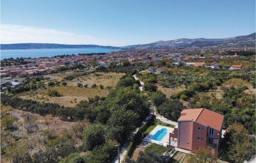 Beautiful Home In Kastel Luksic