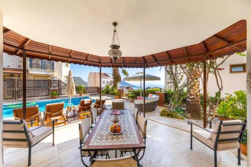 Bazén v ubytování Villa Miramar Kalkan nebo v jeho okolí