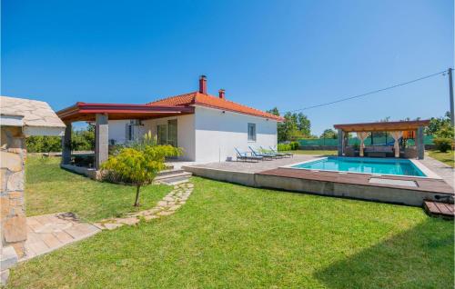 Three-Bedroom Holiday Home In Vinjani Gornji