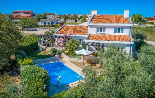 Gorgeous Home In Liznjan With Wifi