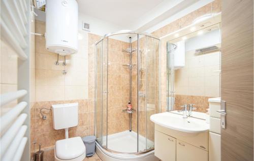 Koupelna v ubytování 3 Bedroom Pet Friendly Home In Neoric