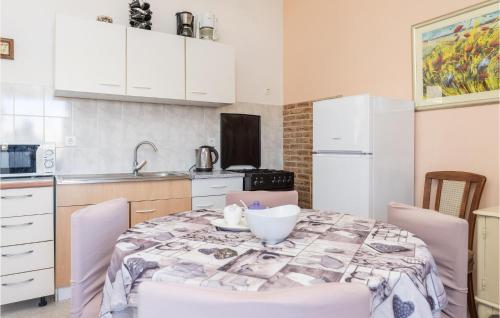 Stunning Apartment In Pag With Wifi