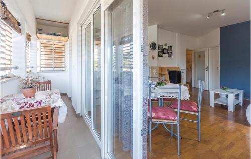 Beautiful Apartment In Umag With Wifi