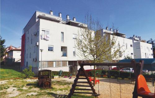 Beautiful Apartment In Umag With Wifi