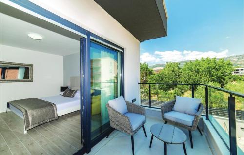 Eight-Bedroom Holiday Home In Kastel Novi